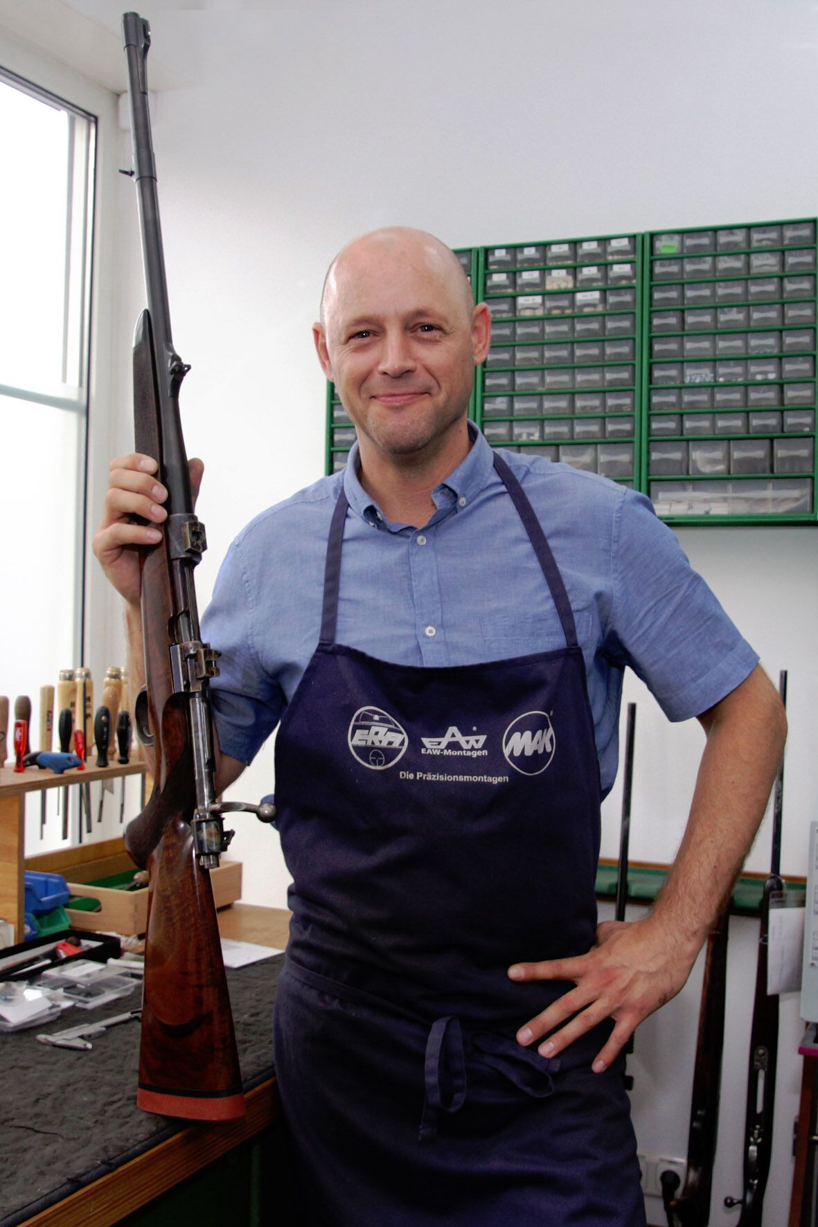 Büchsenmachermeister Jan Lambrecht in seiner Werkstatt